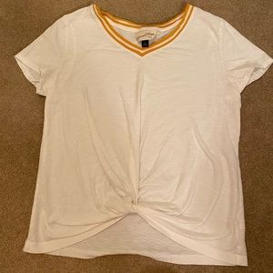 white and yellow thin T
